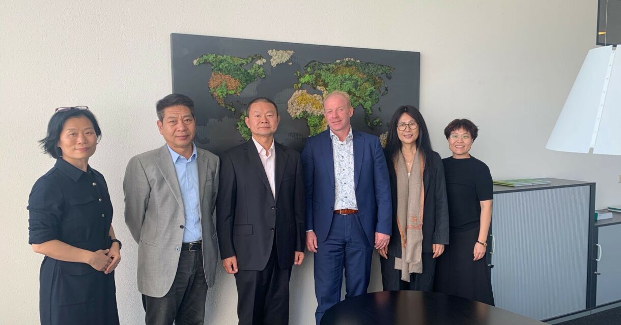 Beeld The leader of Beijing Vocational College of Agriculture visits Lentiz_1